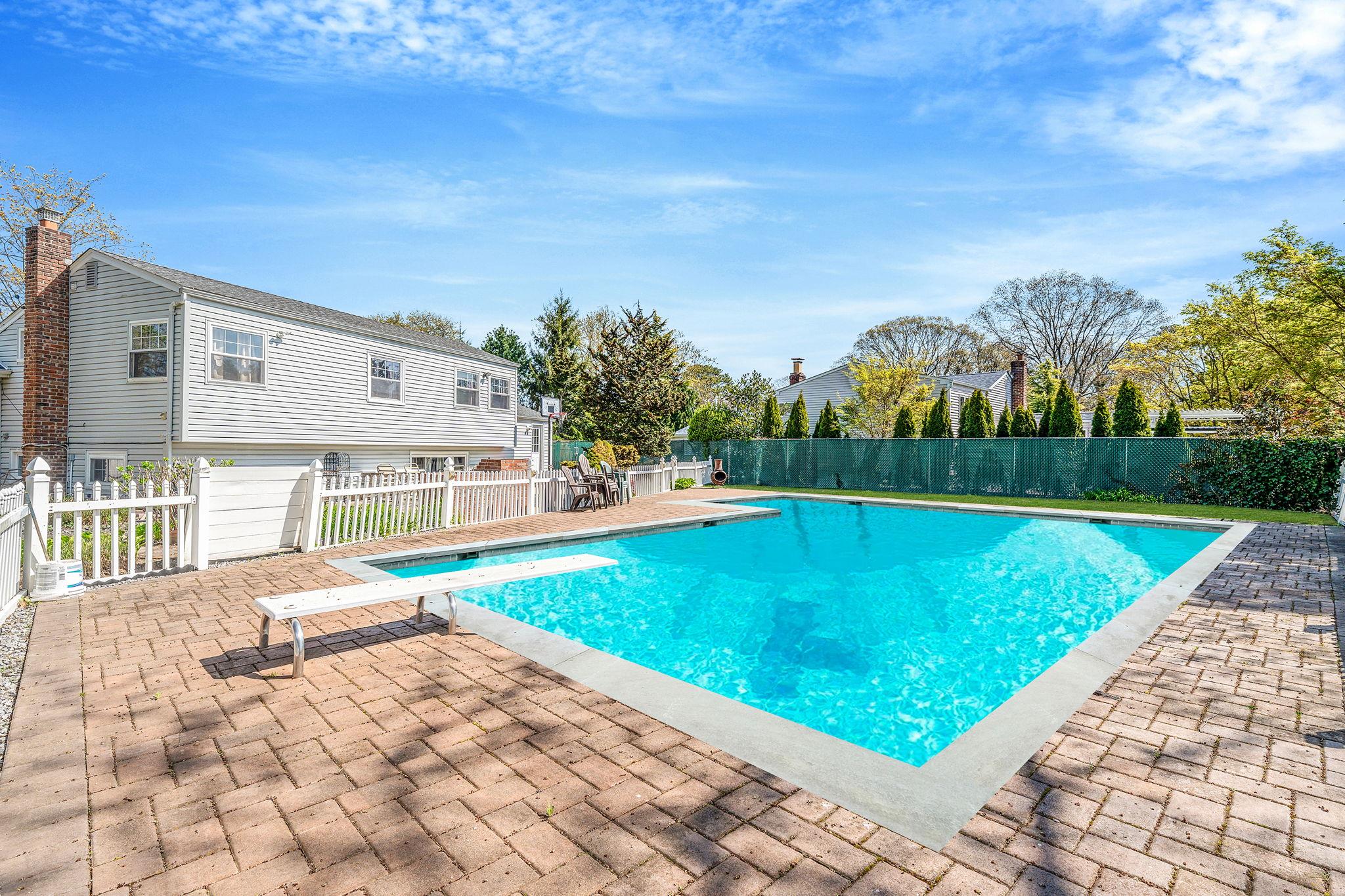 982 Union Boulevard, Bay Shore, New York image 13