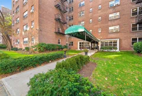 Photo of 73-44 Austin Street #5S, Forest Hills, NY 11375 (MLS # 938115)