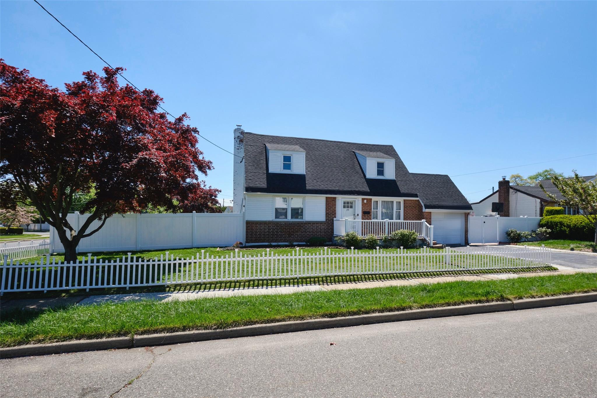 199 Guildford Court, West Hempstead, New York image 2
