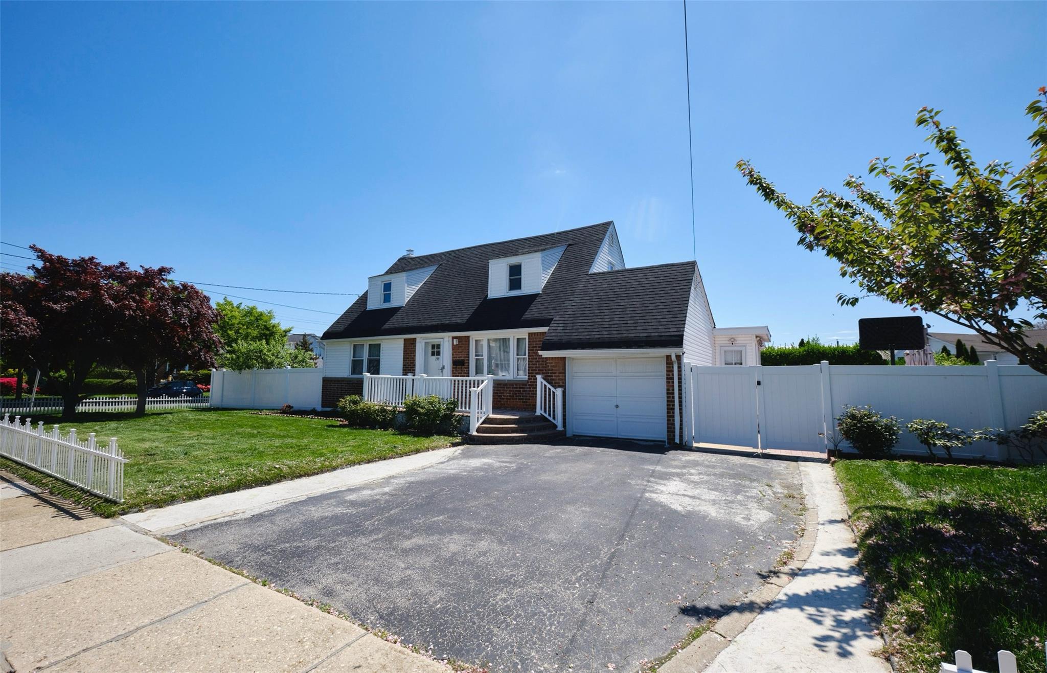 199 Guildford Court, West Hempstead, New York image 3