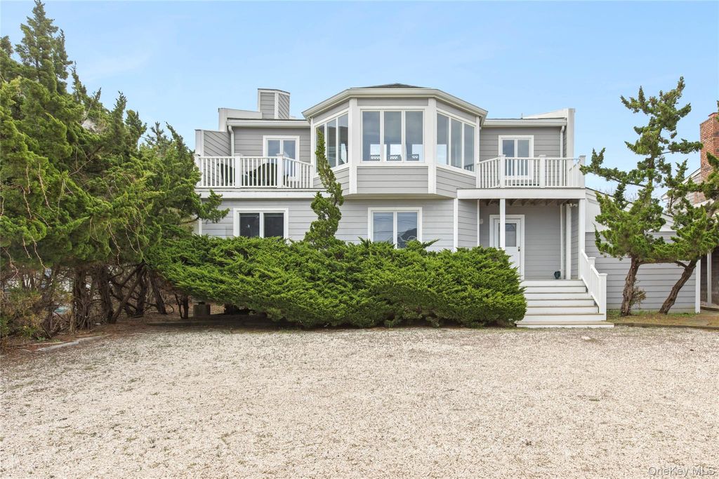 Photo of 627 Dune Road, Westhampton, NY 11977 (MLS # 1000678)