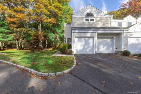Photo of 17 Pidgeon Court, Manorville, NY 11949 (MLS # 929346)