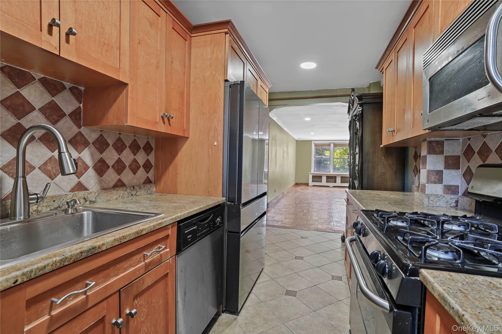 63-11 Queens Boulevard B11