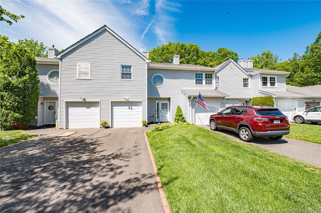 Photo of 806 Sara Circle, Port Jefferson Station, NY 11776 (MLS # 1005444)
