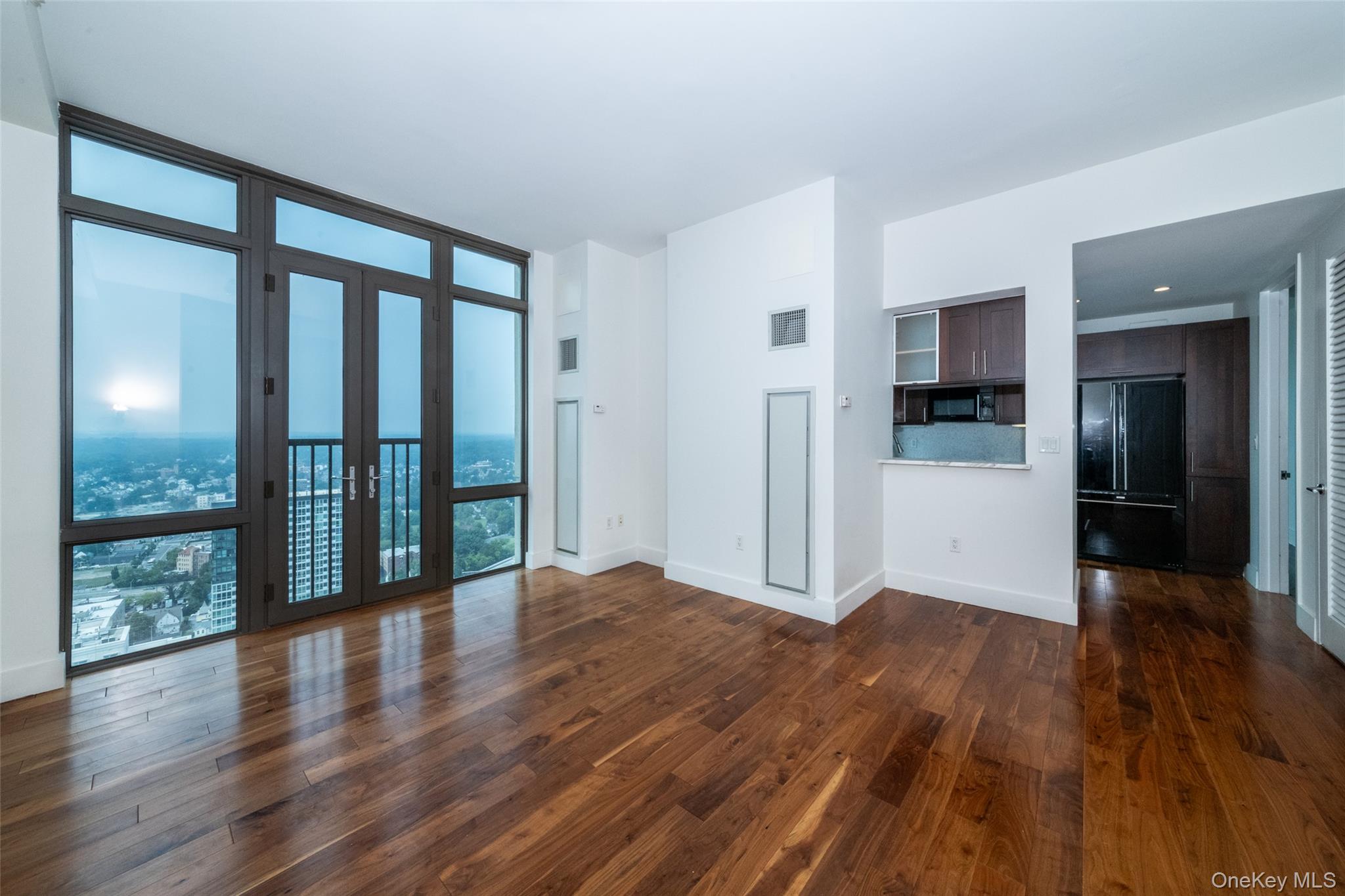 175 Huguenot Street PH204