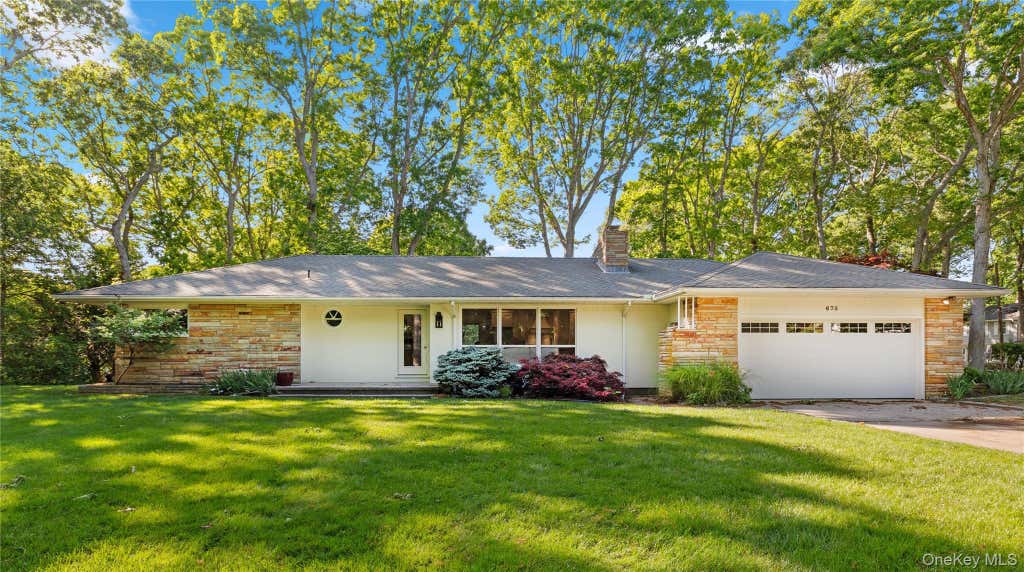 Photo of 675 Dicks Point Road, Cutchogue, NY 11935 (MLS # 1008313)