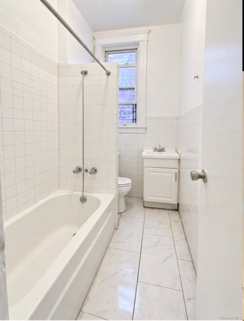 Apartment For Rent - 786 Garden St. St #2<br/> Bronx County, Bronx, NY 10460