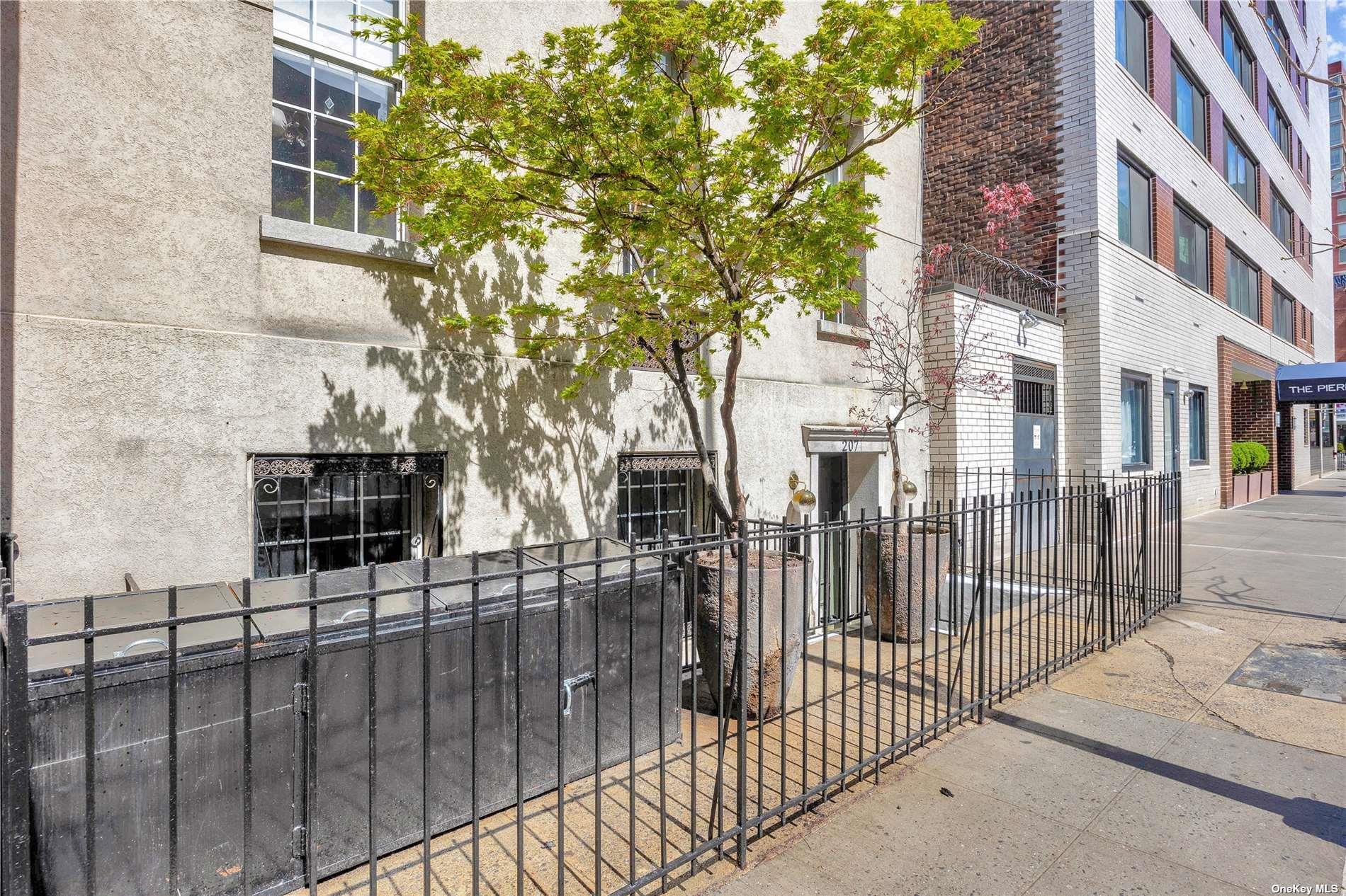 207 W 21st 1