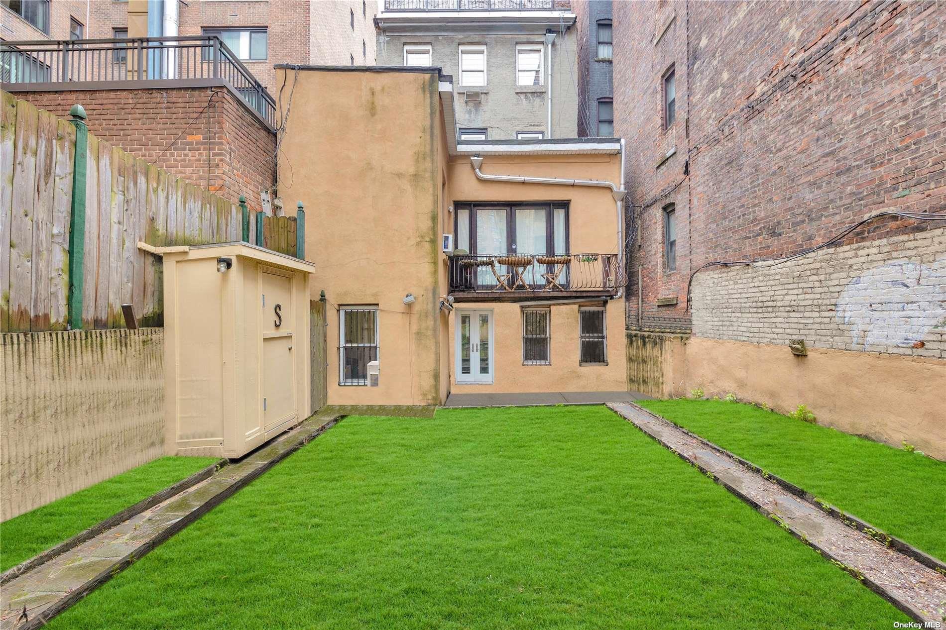 207 W 21st 1