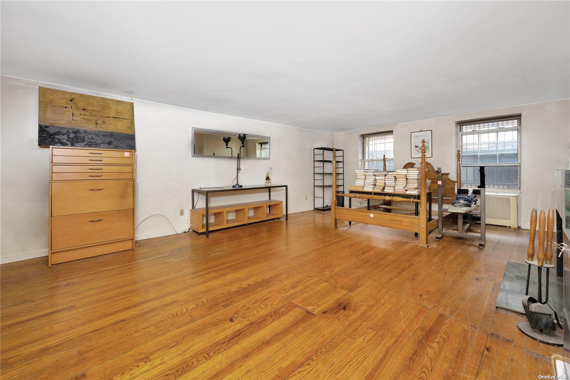207 W 21st 1