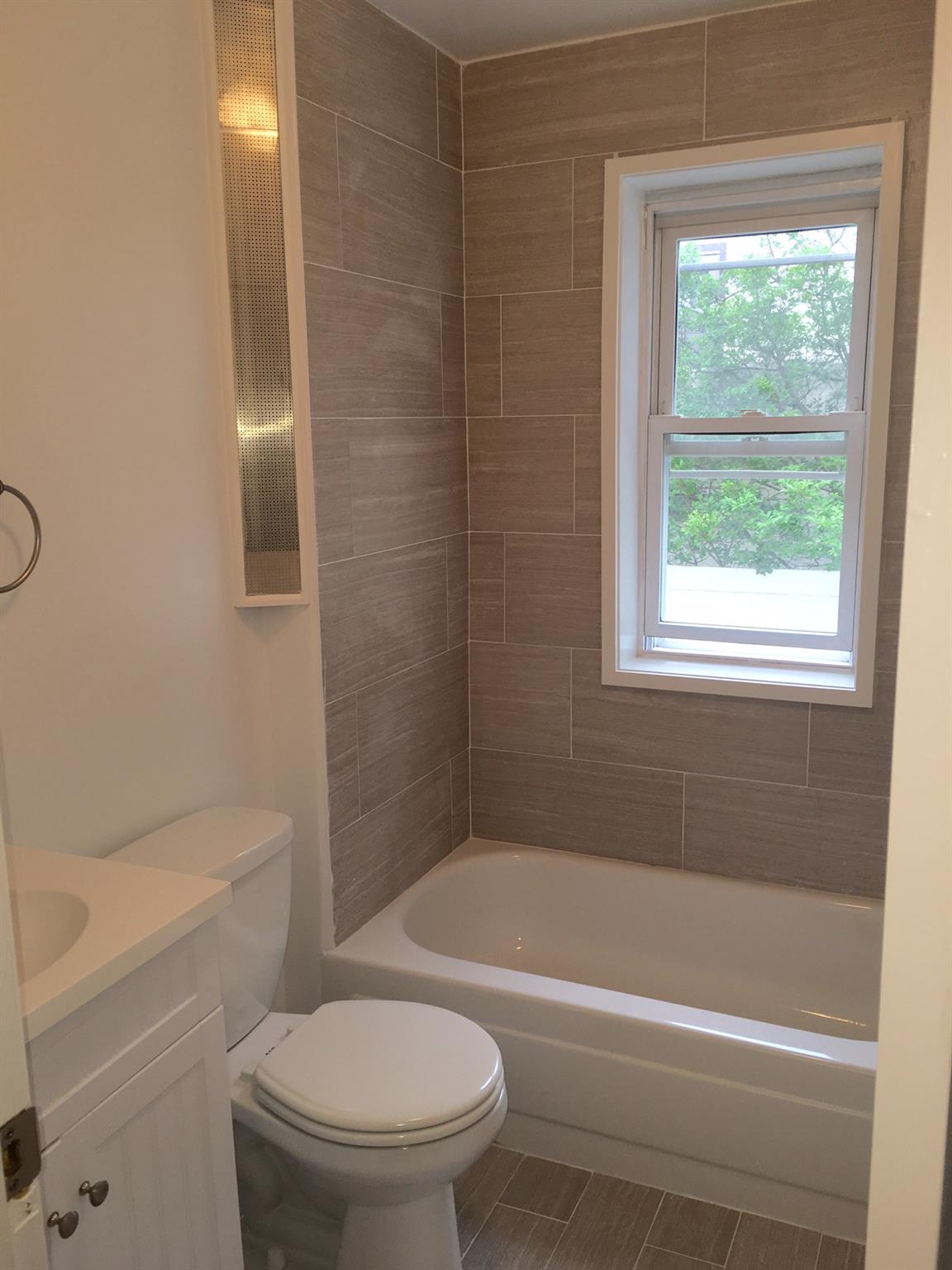 Long Beach, New York 11561, United States, 3 Bedrooms Bedrooms, ,2 BathroomsBathrooms,Residential,Active,106386