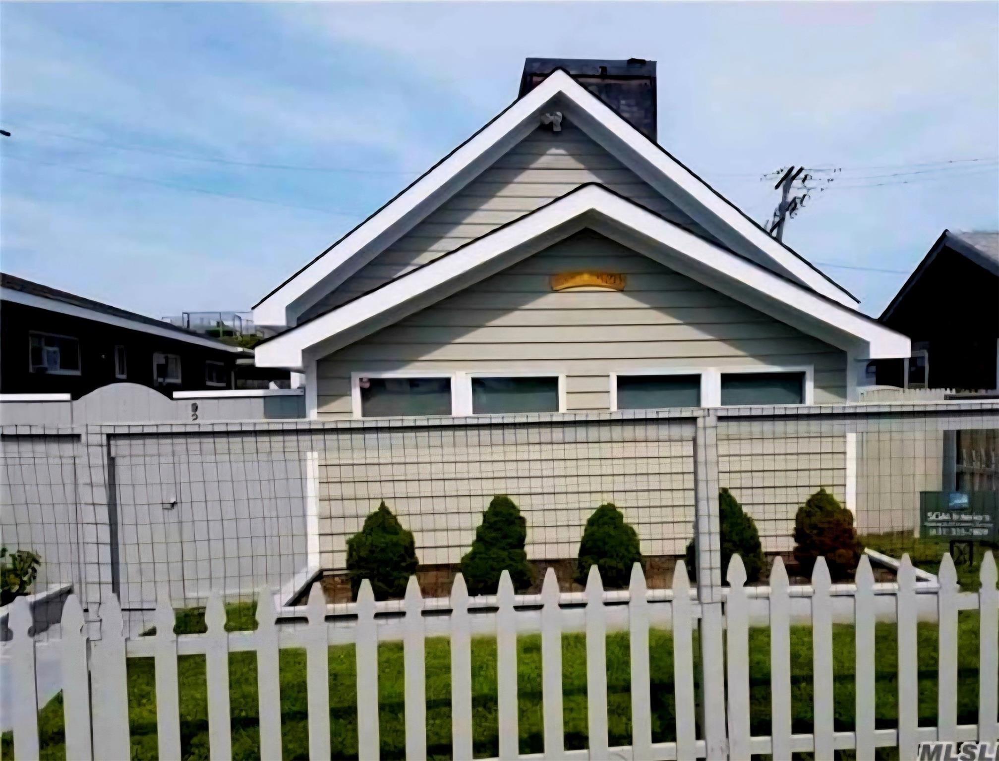 Evergreen Walk, Ocean Beach, Hamptons, NY - 3 Bedrooms  
2 Bathrooms - 