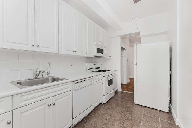 Property for Sale at Johnson Avenue 3H, Bronx, New York - Bedrooms: 1 
Bathrooms: 1 
Rooms: 3  - $199,900