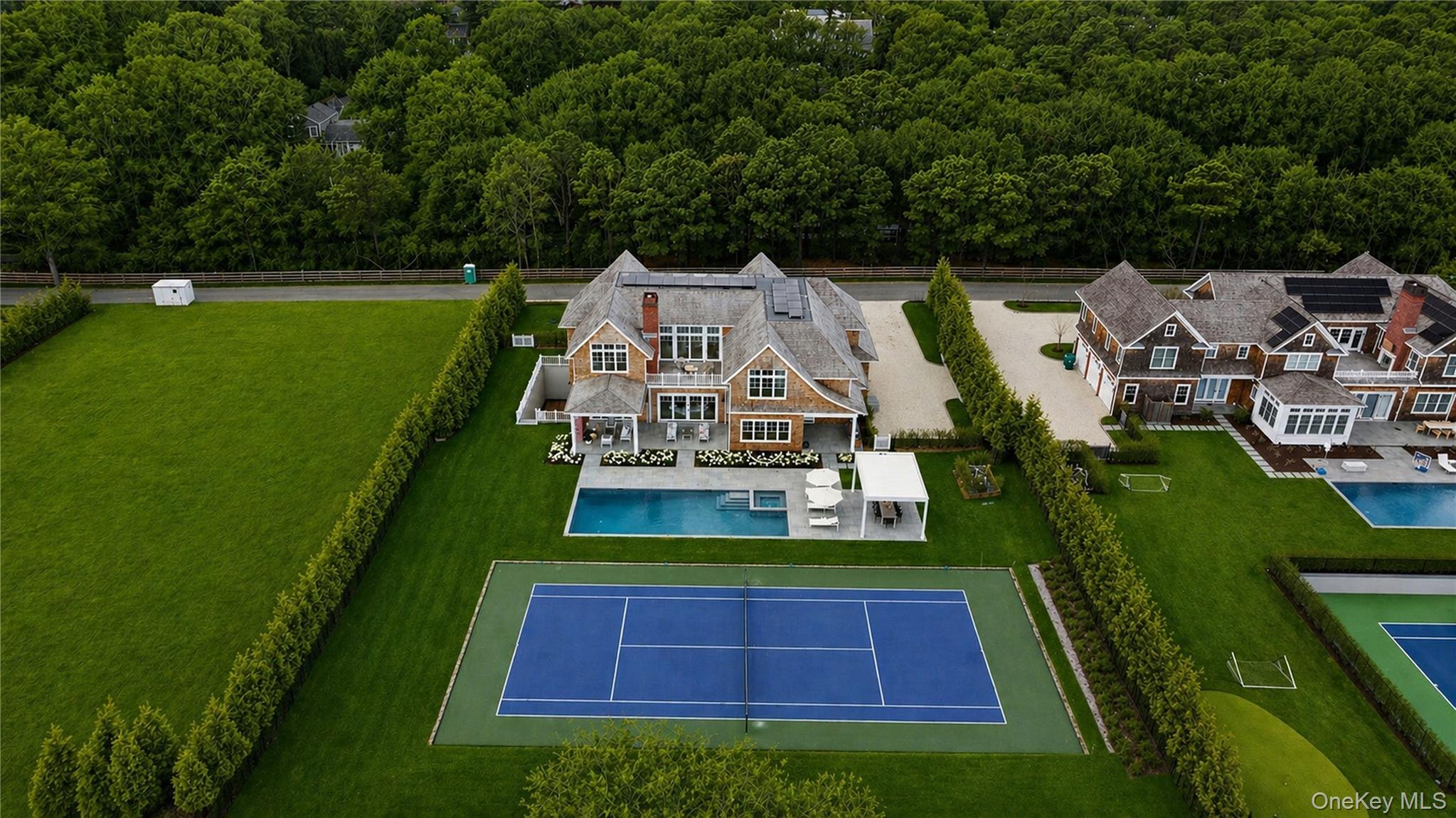 460 Edge Of Woods Road