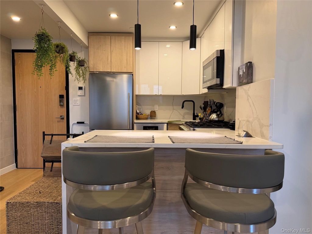 Photo of 116-17 Grosvenor Lane #3A, Kew Gardens, NY 11418 (MLS # 987657)