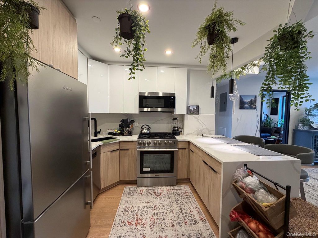 Photo of 116-17 Grosvenor Lane #3A, Kew Gardens, NY 11418 (MLS # 987657)