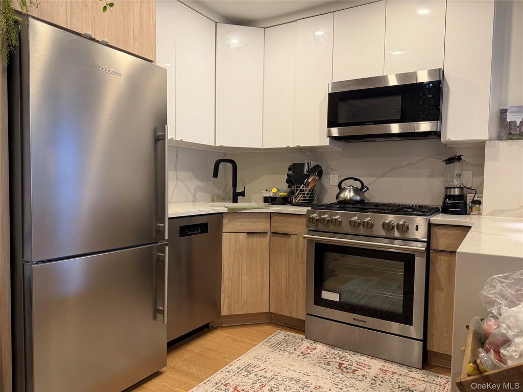 Photo of 116-17 Grosvenor Lane #3A, Kew Gardens, NY 11418 (MLS # 987657)