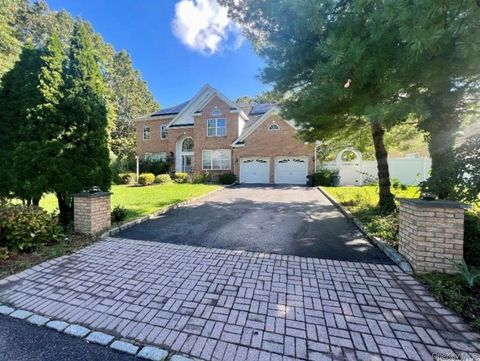 Homes For Sale - 39 Independence Way<br/> Miller Place, NY 11764