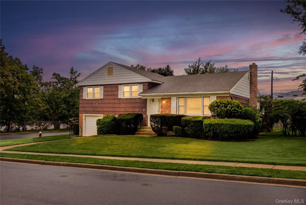 Photo of 7 Barby Lane, Plainview, NY 11803 (MLS # 1048093)