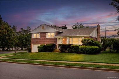 7 Barby Lane Plainview NY 11803