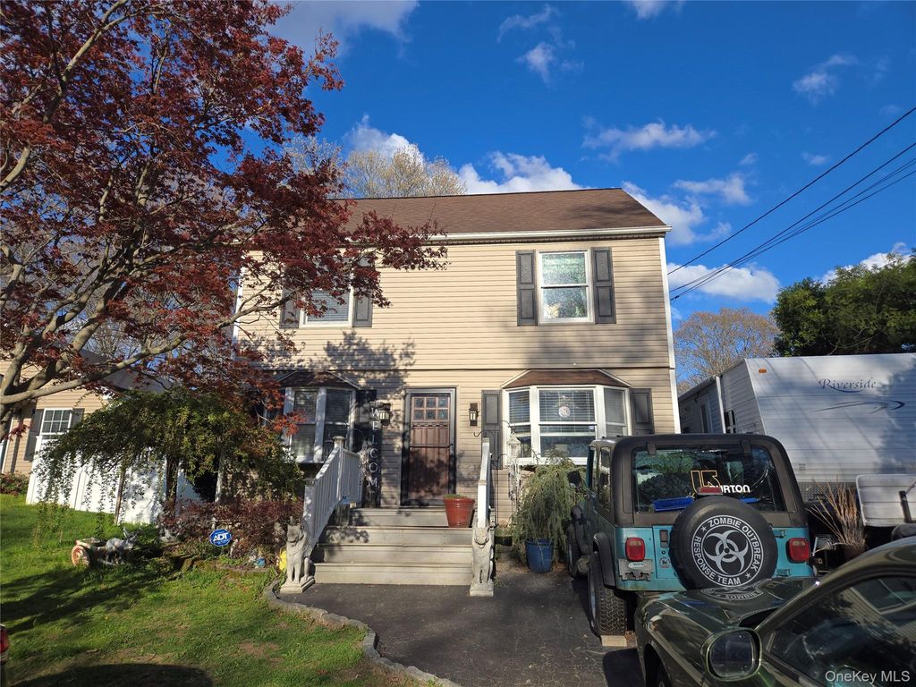 Photo of 522 Rowlinson Drive, Shirley, NY 11967 (MLS # 988167)