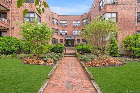 Homes For Sale - 58 Grace Avenue #1G<br/> Great Neck, NY 11021