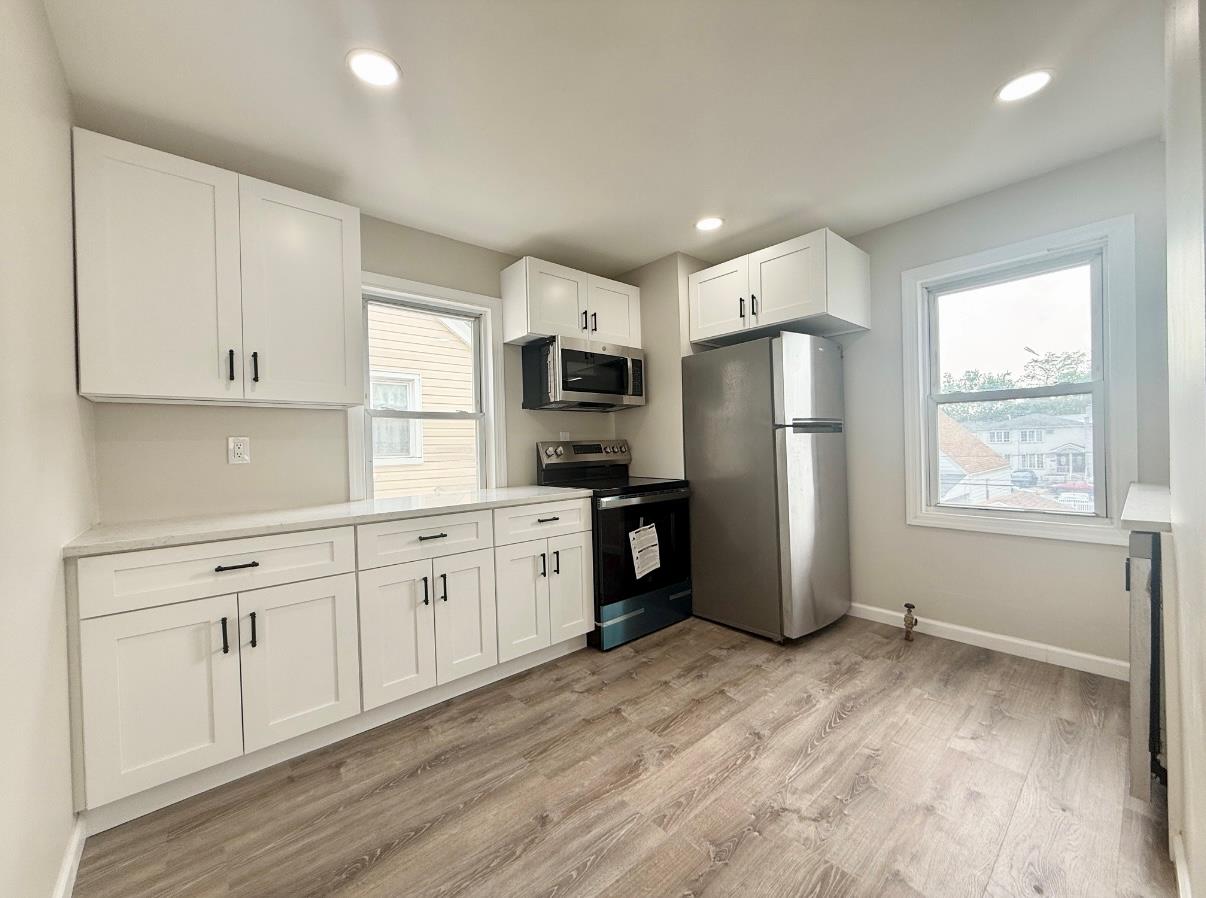 232nd Street 2, Queens Village, Queens, NY - 3 Bedrooms  
1 Bathrooms  
5 Rooms - 