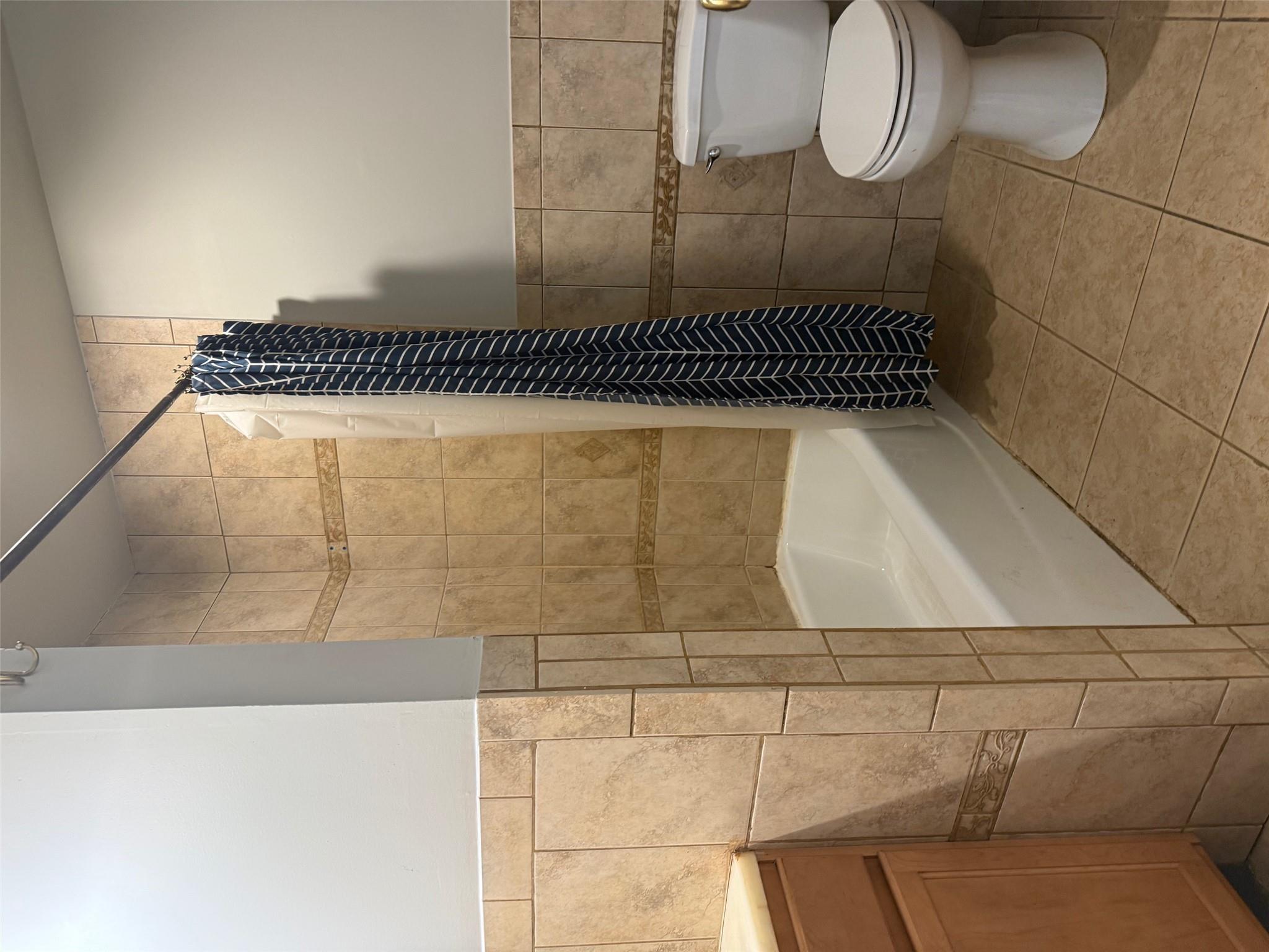 Rental Property at New Street 4, Mamaroneck, New York - Bedrooms: 2 
Bathrooms: 1 
Rooms: 4  - $2,700 MO.