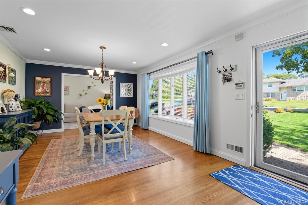 Photo of 12 Putnam Court, Commack, NY 11725 (MLS # 922535)
