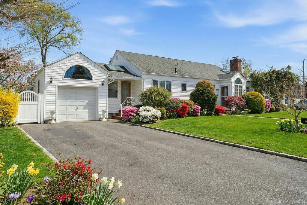 Photo of 1461 Briard Street, Wantagh, NY 11793 (MLS # 959061)