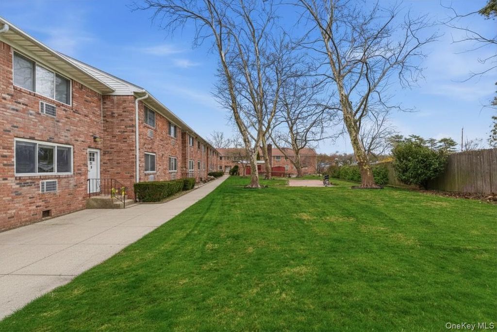 Photo of 105 Prime Avenue #G, Huntington, NY 11743 (MLS # 979919)