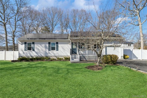 Homes For Sale - 19 Flintlock Drive<br/> Shirley, NY 11967