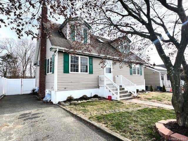 Photo of 51 Clinton Avenue, Patchogue, NY 11772 (MLS # 1040090)