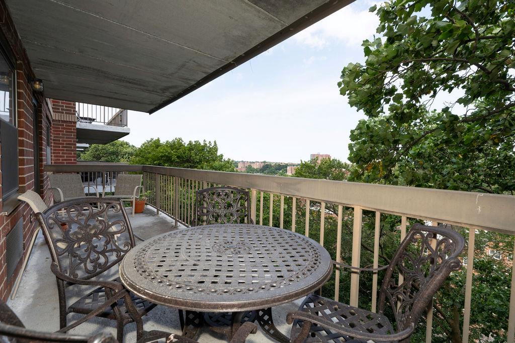 1376 Midland Avenue 702