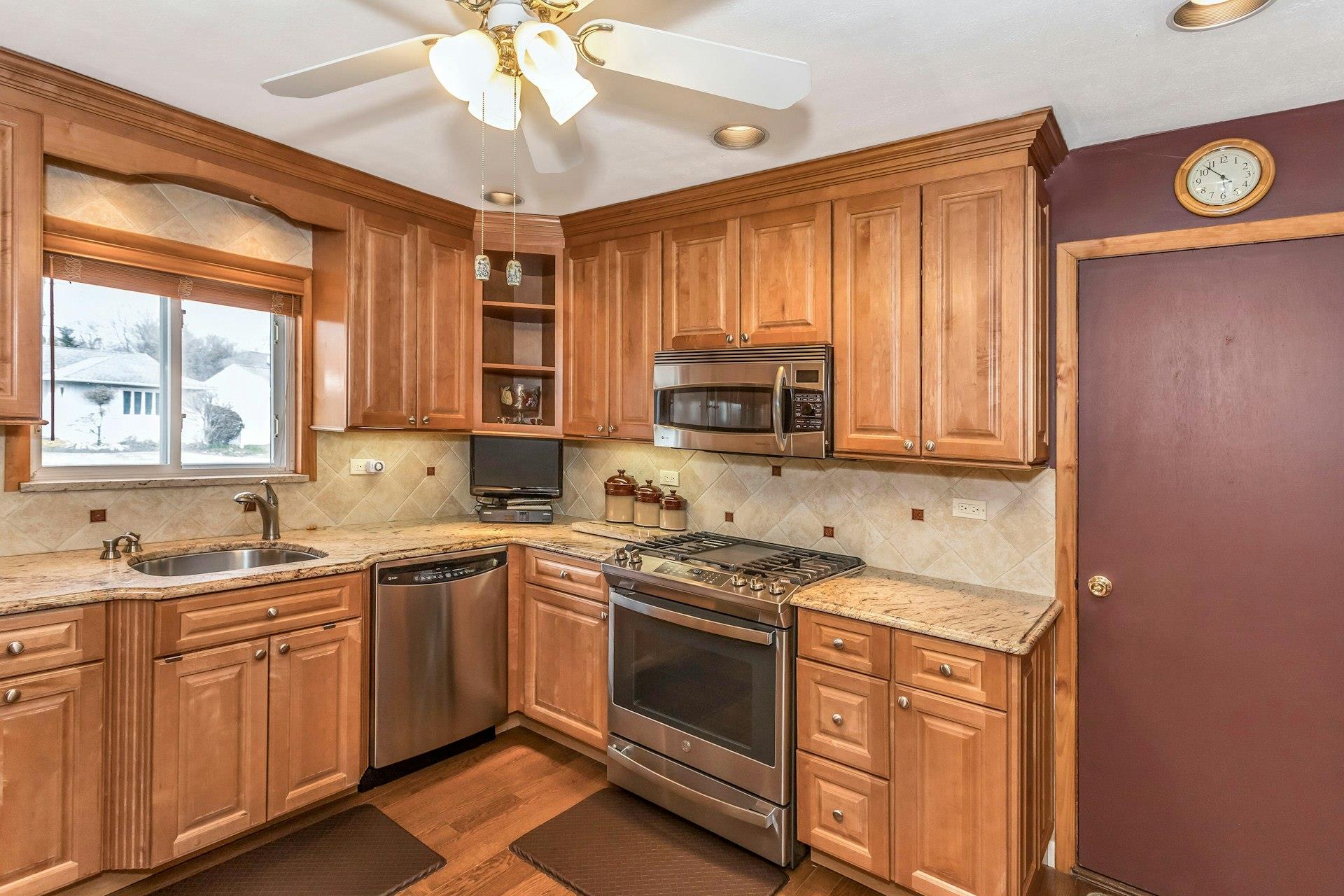 25 Mitchell Avenue, Plainview, New York image 9
