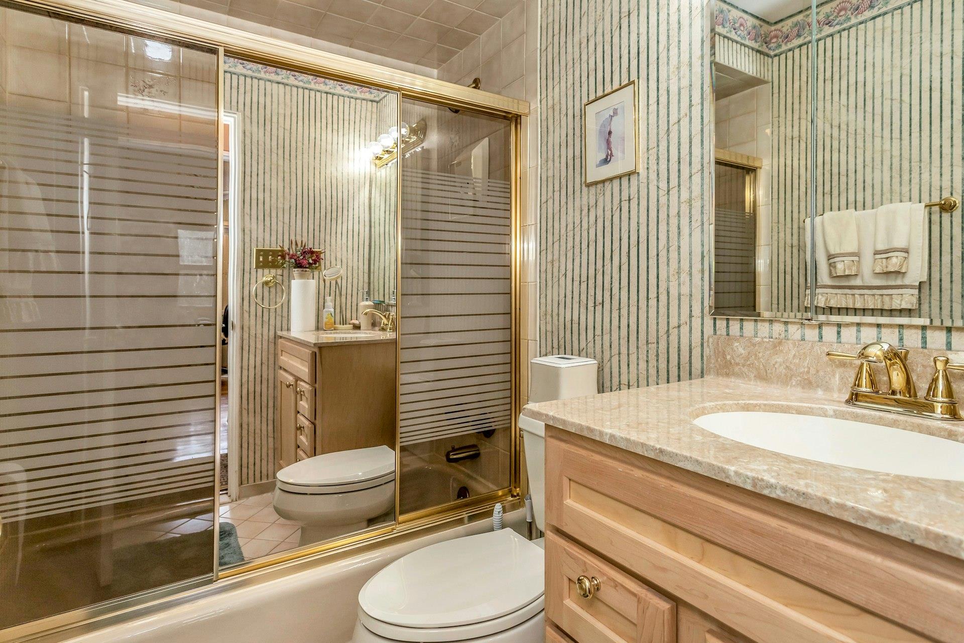 25 Mitchell Avenue, Plainview, New York image 13