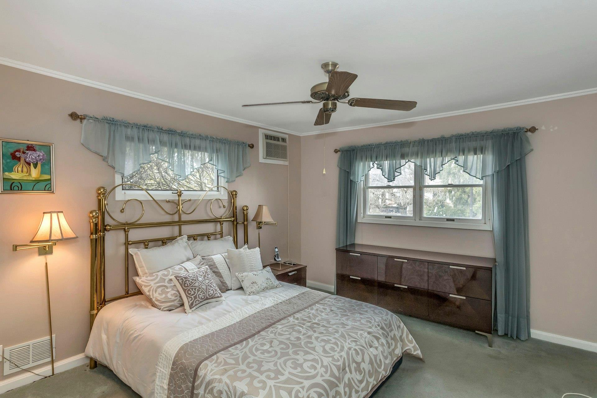 25 Mitchell Avenue, Plainview, New York image 12