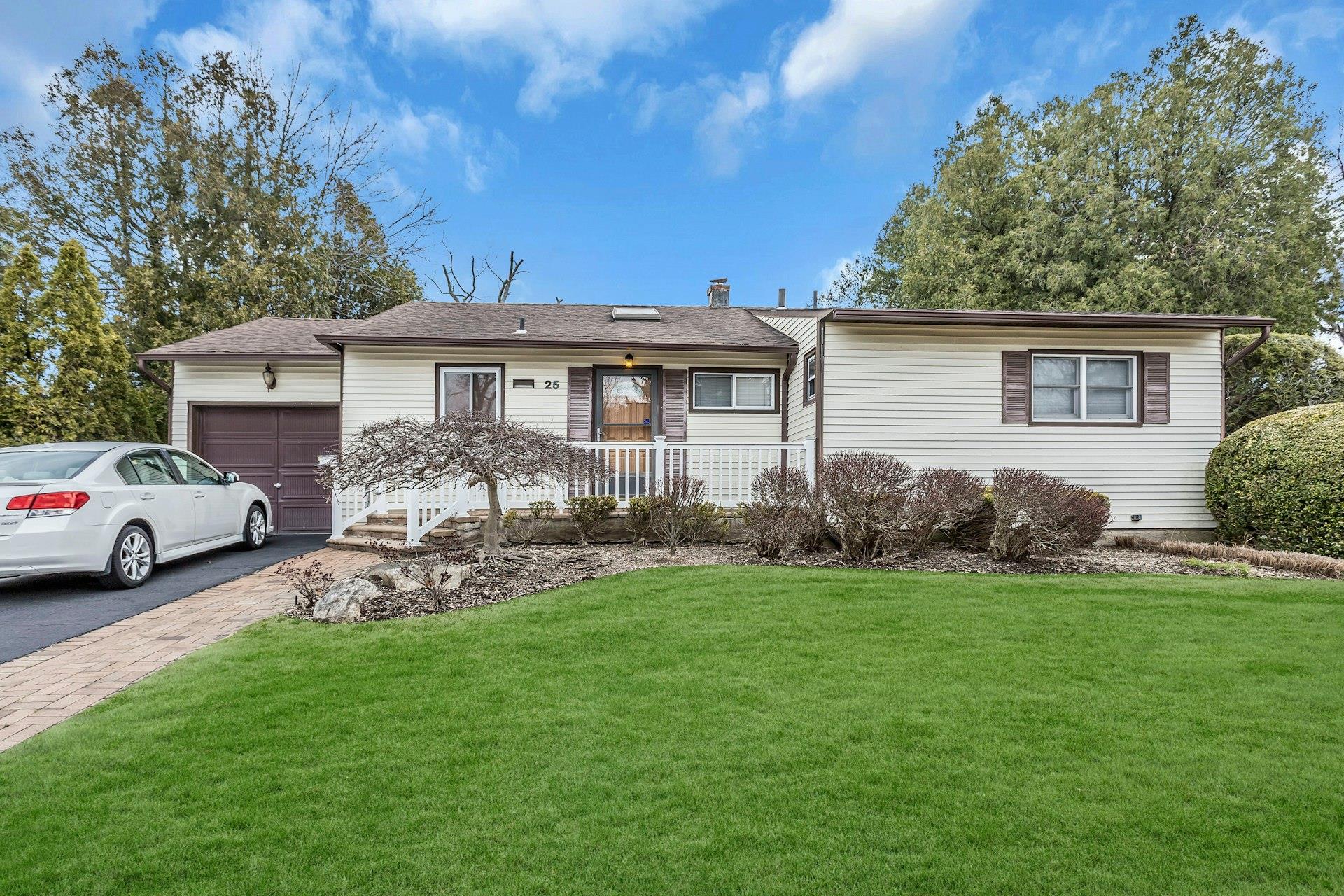 25 Mitchell Avenue, Plainview, New York image 1