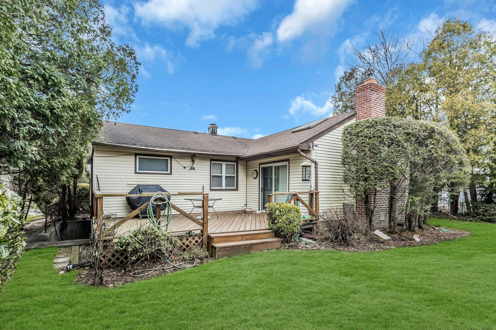 25 Mitchell Avenue, Plainview, New York image 24