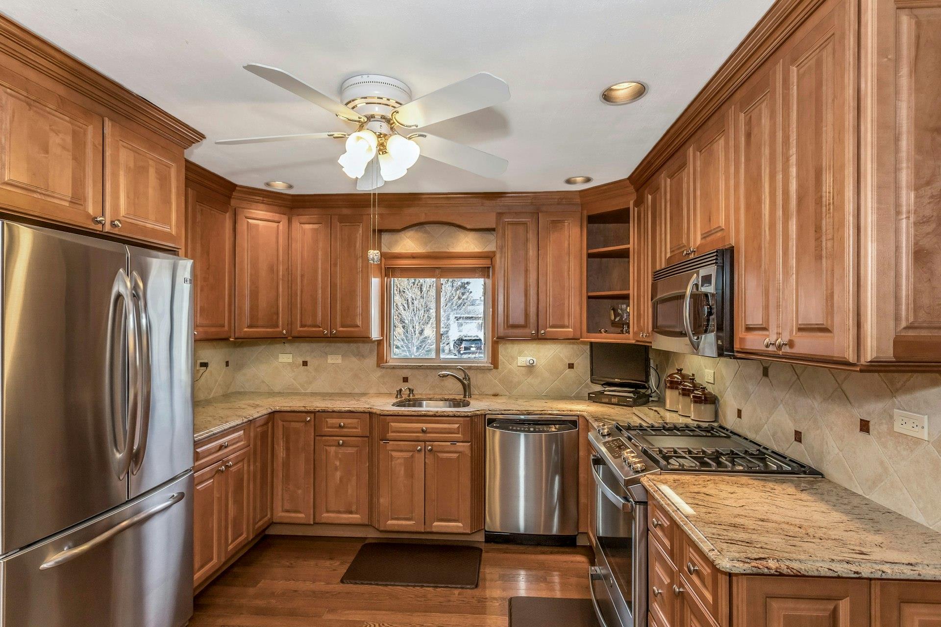 25 Mitchell Avenue, Plainview, New York image 8