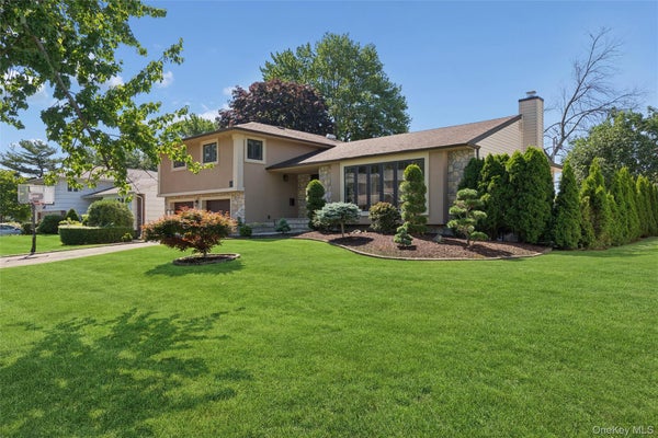 51 DOGWOOD RD, ALBERTSON, NY 11507 - Image 6db2d5b6767f3c53b4f2d51d61c8fc9b/1341318192