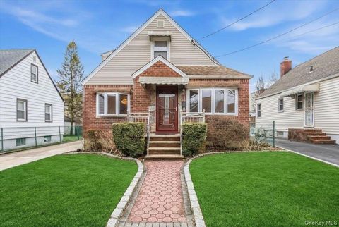 Homes For Sale - 505 N 1st Street<br/> New Hyde Park, NY 11040