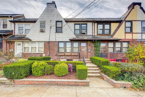Photo of 67-118 Dartmouth Street, Forest Hills, NY 11375 (MLS # 936649)