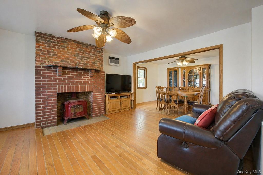 Photo of 149-07 12th Avenue, Whitestone, NY 11357 (MLS # 991347)