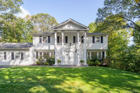 Photo of 511 Wolf Hill Road, Dix Hills, NY 11746 (MLS # 916339)