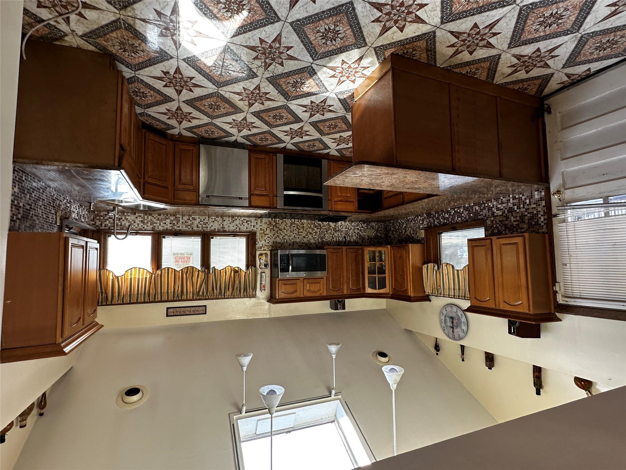 827 Eastfield Road, Westbury, New York image 7
