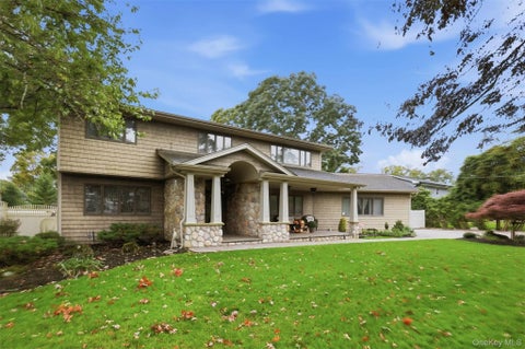 Photo of 33 Quail Run, East Islip, NY 11730 (MLS # 1063055)