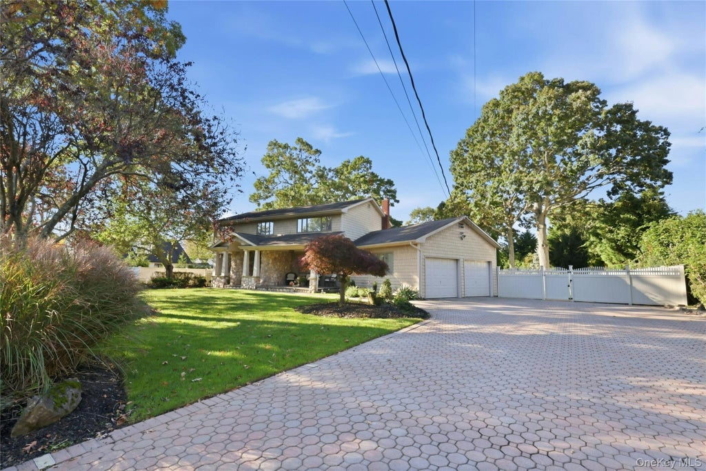 Photo of 33 Quail Run, East Islip, NY 11730 (MLS # 1063055)