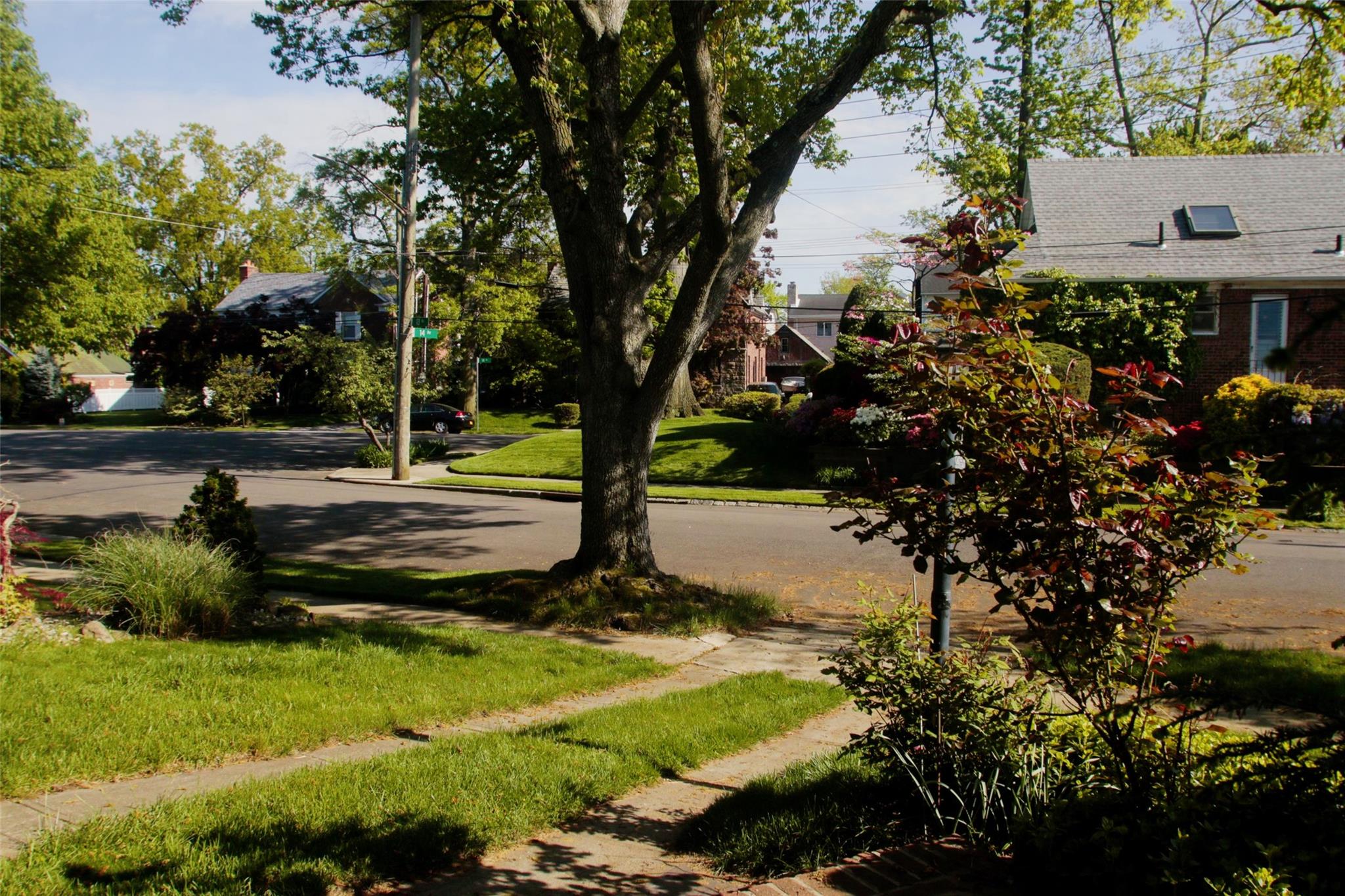 162-49 13 Avenue, Beechhurst, New York image 3