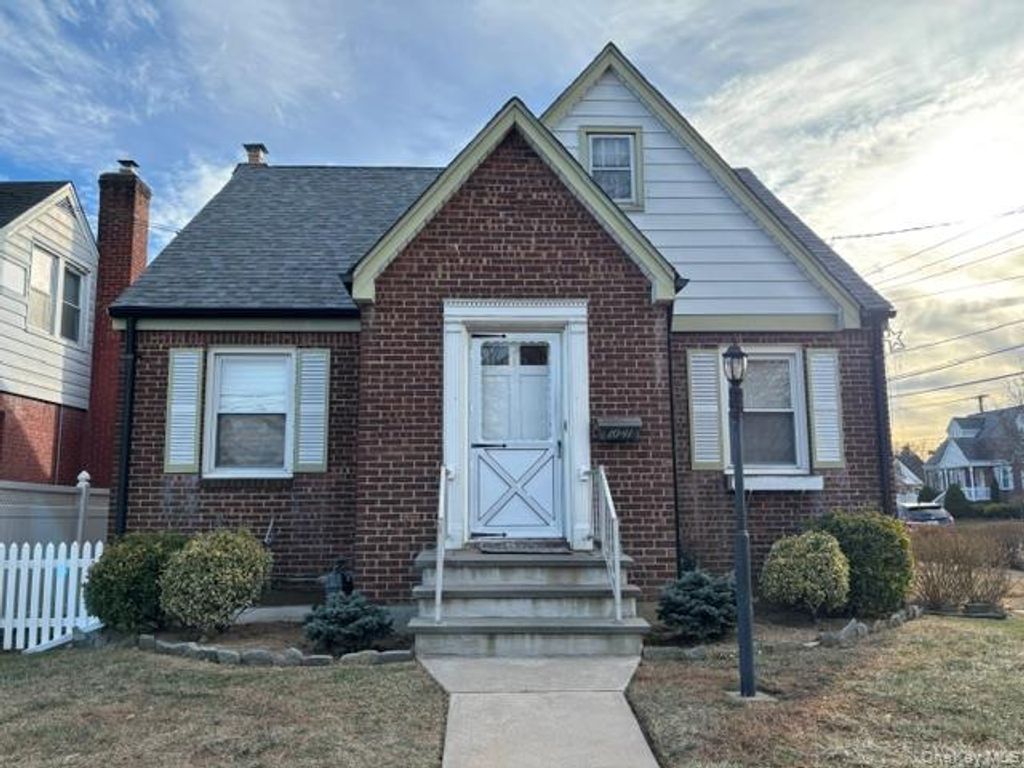 Photo of 1041 Mosefan Street, Franklin Square, NY 11010 (MLS # 944187)